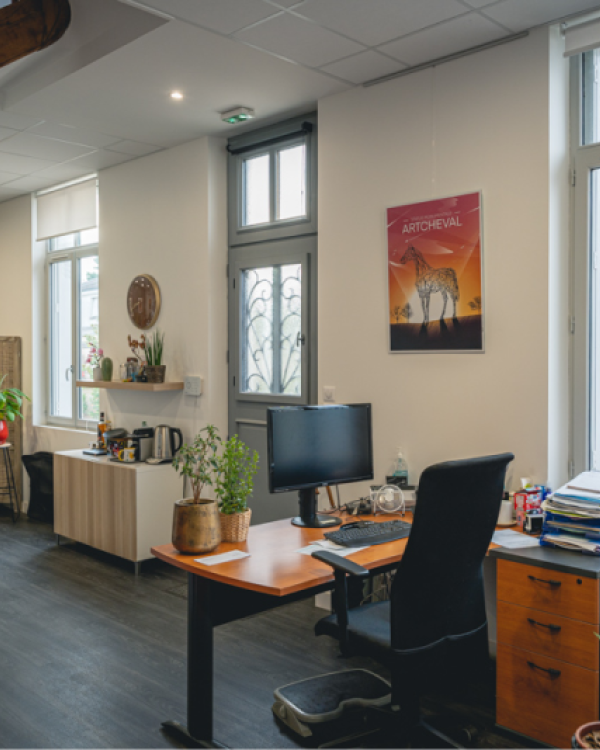 Un poste de travail dans les bureaux de PIXIM Communication